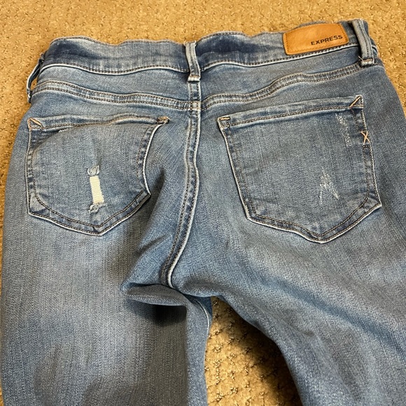 Mid Rise Medium Wash Ripped Ankle Leggings - Picture 5 of 5